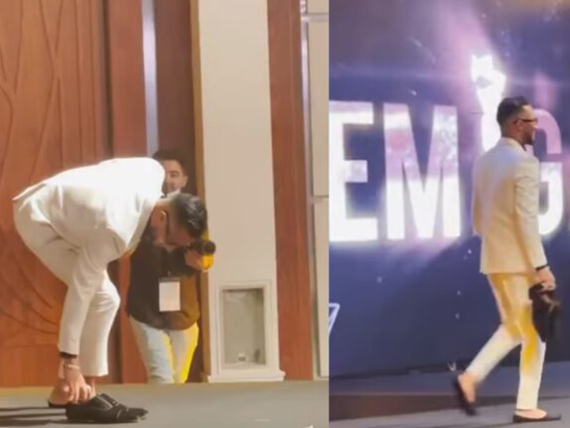 محمد رمضان يخلع الحذاء أثناء تكريمه في الإمارات كي لا تنزلق قدماه